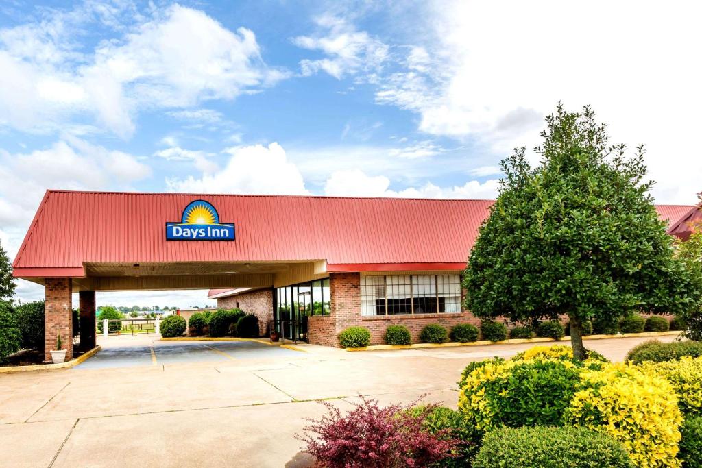 Days Inn by Wyndham Batesville Main image 1